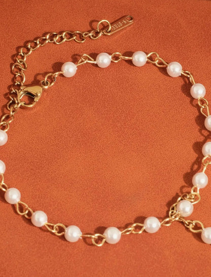 Lucia Pearl Hand Chain Bracelet 18K Non-Tarnish - Yellow Gold