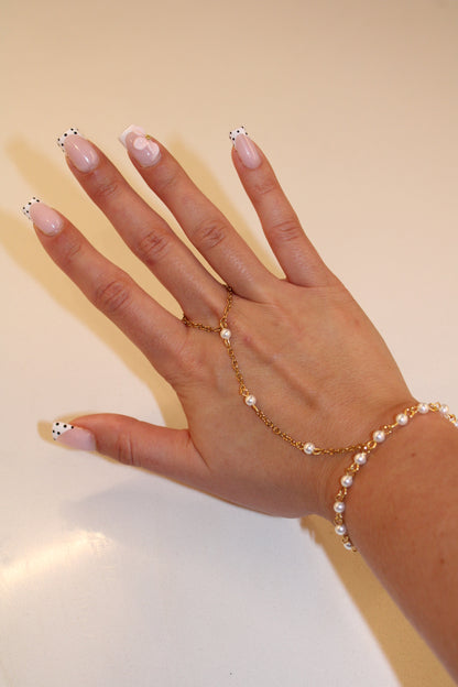 Lucia Pearl Hand Chain Bracelet 18K Non-Tarnish - Yellow Gold