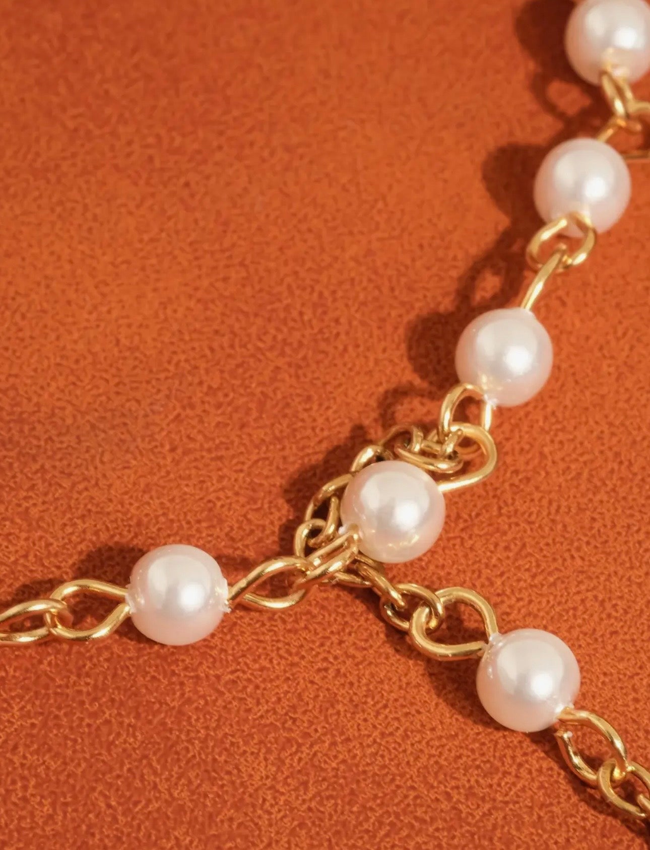 Lucia Pearl Hand Chain Bracelet 18K Non-Tarnish - Yellow Gold