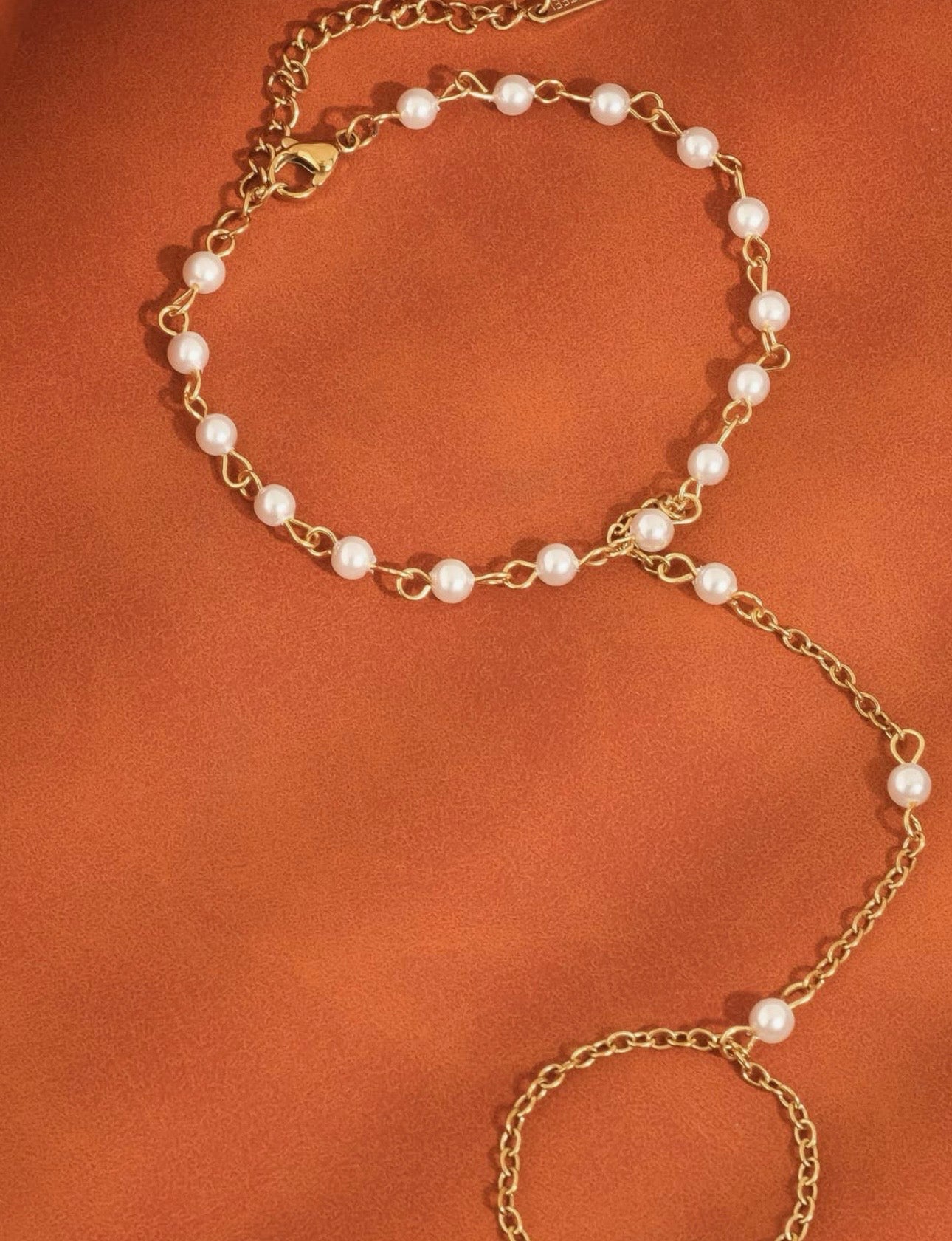 Lucia Pearl Hand Chain Bracelet 18K Non-Tarnish - Yellow Gold