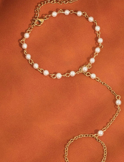 Lucia Pearl Hand Chain Bracelet 18K Non-Tarnish - Yellow Gold