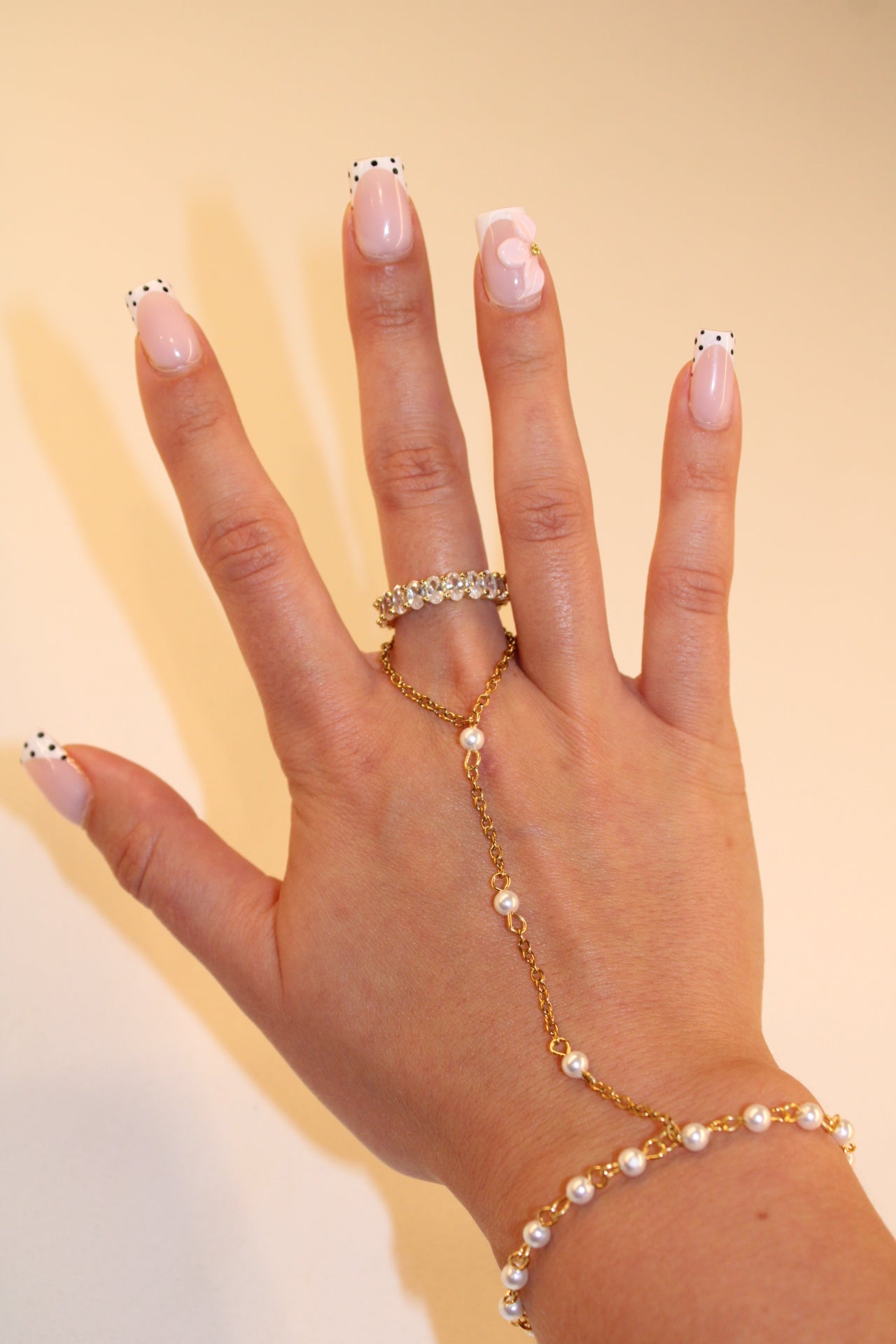 Lucia Pearl Hand Chain Bracelet 18K Non-Tarnish - Yellow Gold