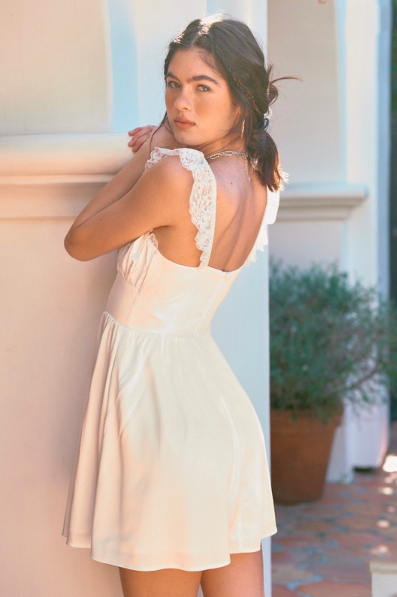 Vintage Era Lace Ruffle Hem Mini Dress - Off White L / Off White Vintage Era Lace Ruffle Hem Mini Dress - Off White L / Off White
